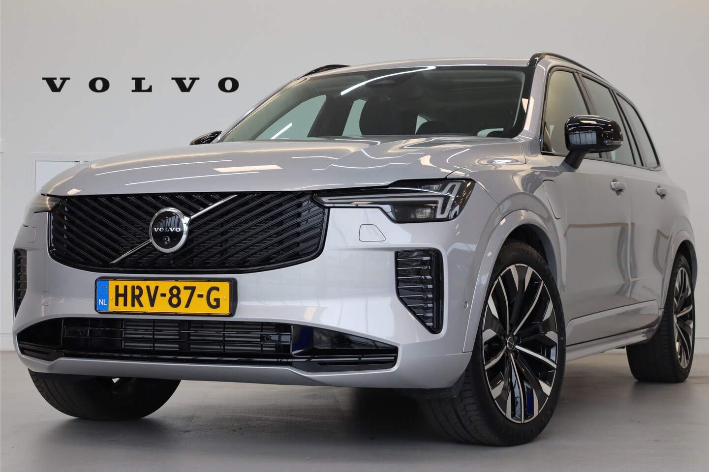 Volvo XC90 - T8 455PK Ultra Dark | 360 | B&W Audio | Trekhaak | Gelam Glas | Luchtvering - AutoWereld.nl