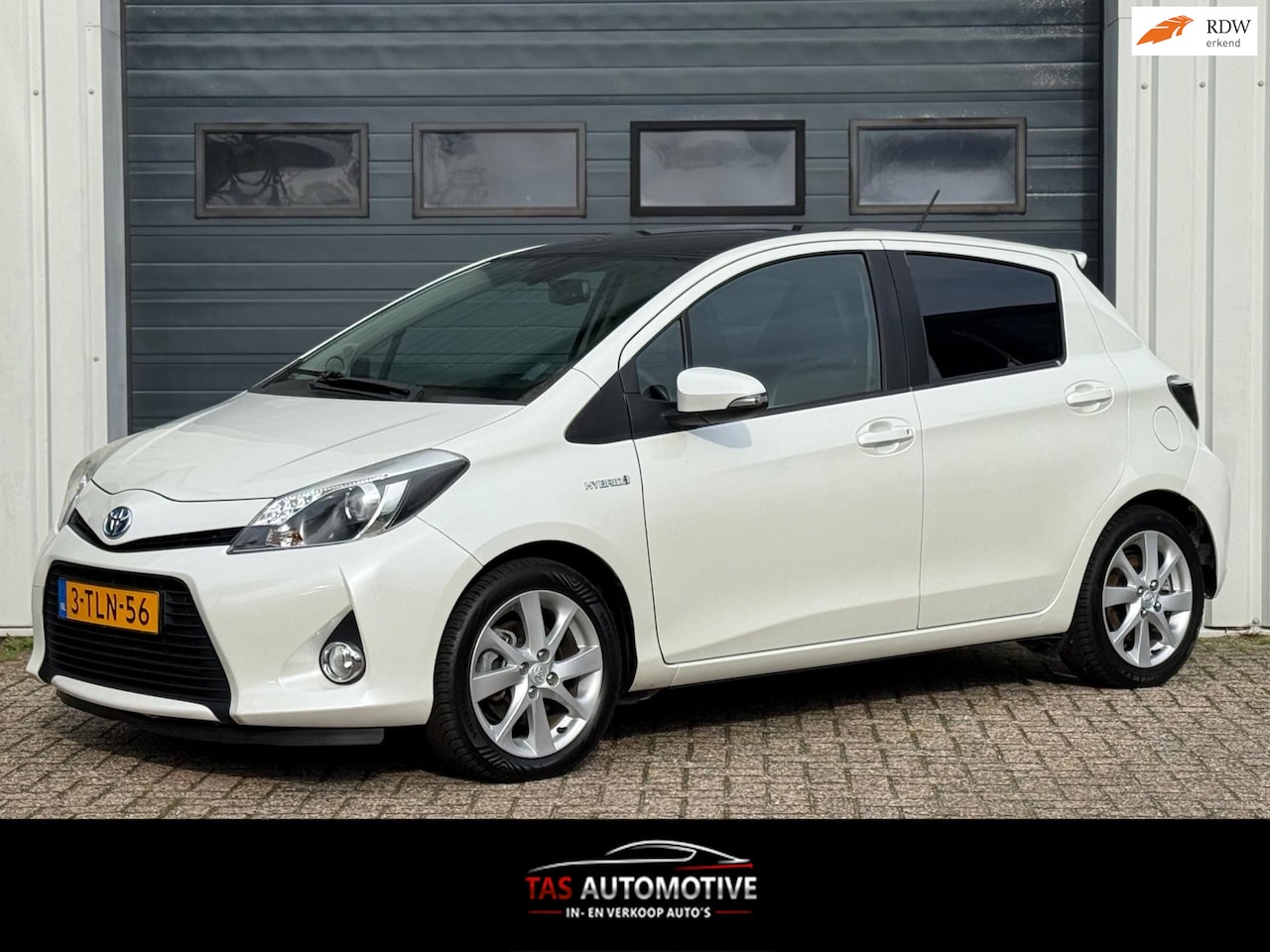 Toyota Yaris - 1.5 Full Hybrid Dynamic NAVI / CRUISE / PANO - AutoWereld.nl