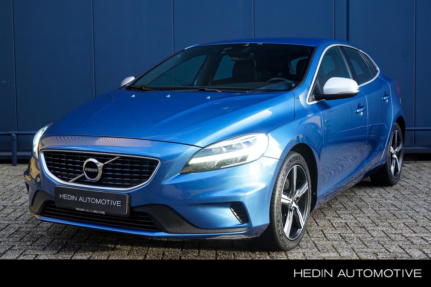 Volvo V40 - 2.0 T4 Business Sport | Trekhaak | Standkachel | Stoelverwarming - AutoWereld.nl