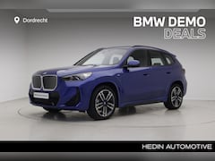 BMW iX1 - eDrive20 67 kWh M-Sport | 19" | Trekhaak | Panorama | Premium Pack | Voorbereiding Driving
