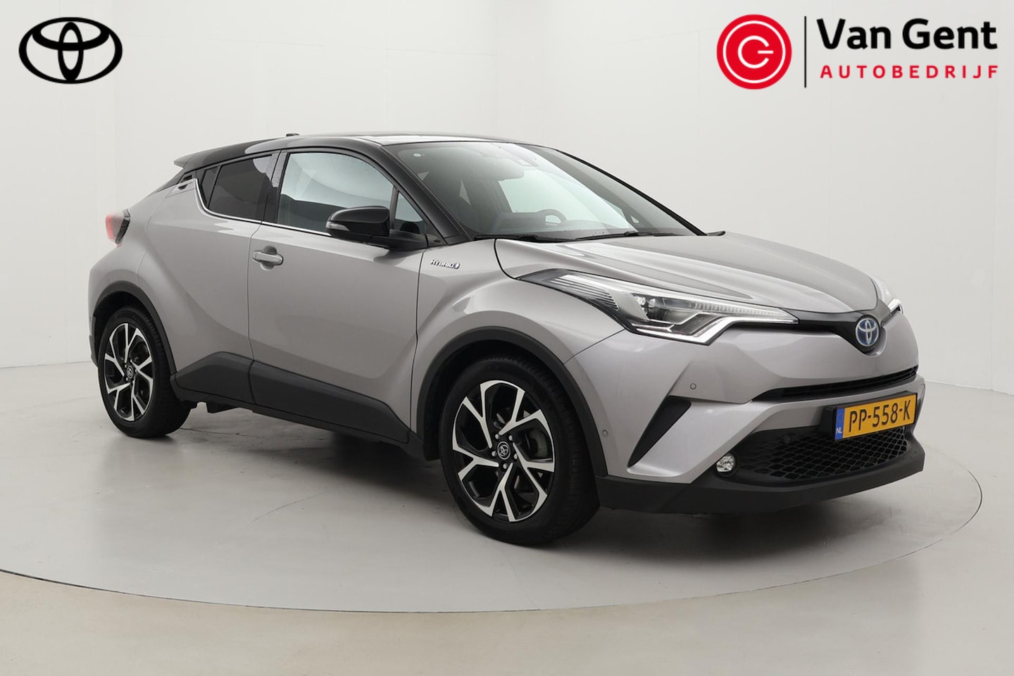 Toyota C-HR - 1.8 Hybrid Bi-Tone Plus | Trekhaak | Navigatie | Dodehoek detectie | JBL | Stoel-/stuurver - AutoWereld.nl