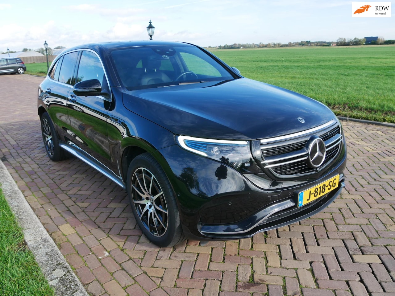 Mercedes-Benz EQC - 400 4MATIC Business Solution AMG 80 kWh PANO BURMEISTER ** 27999 NETTO ** - AutoWereld.nl