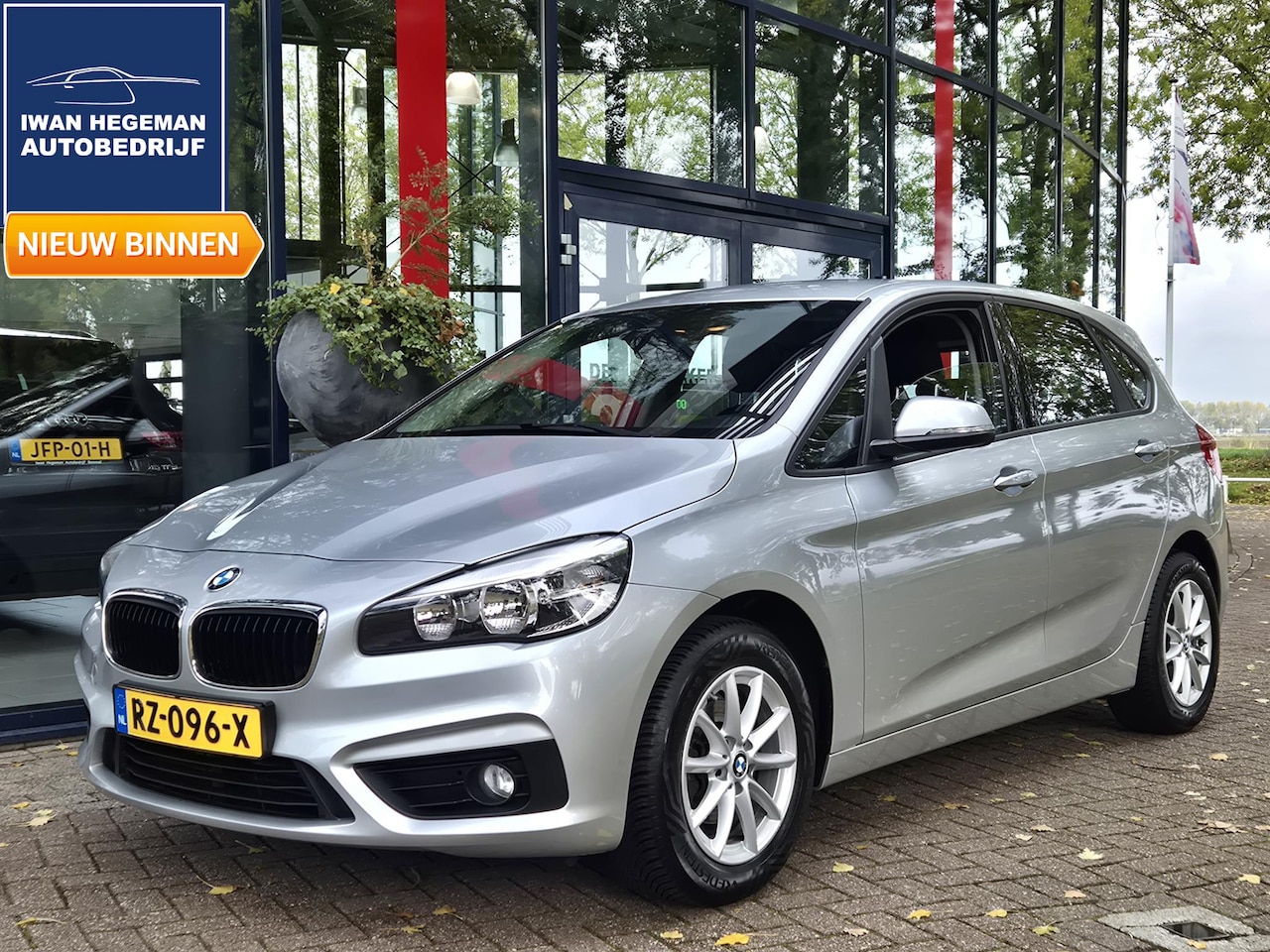 BMW 2-serie Active Tourer - 216i | Navigatie | Parkeersensoren | Climate Control | Licht metalen velgen - AutoWereld.nl