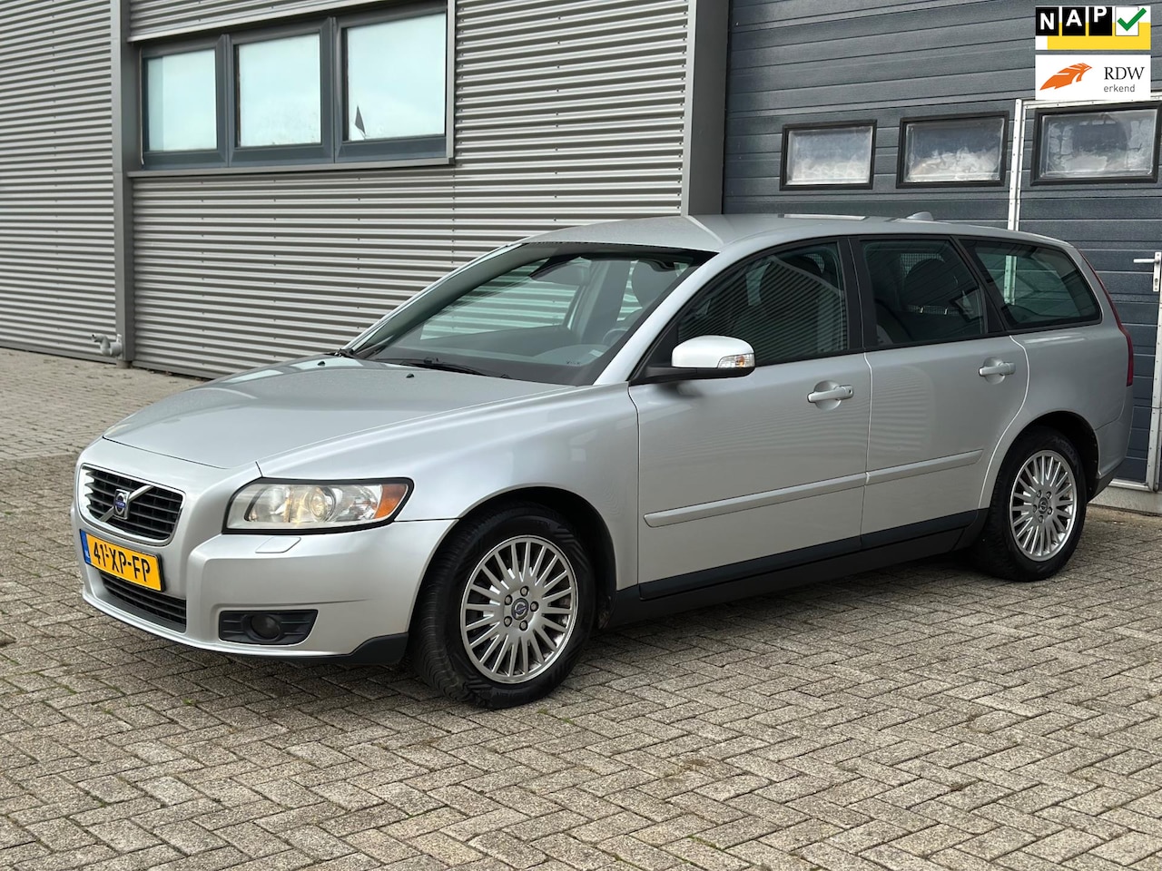 Volvo V50 - 1.8 Edition NWE APK - NETTE STAAT - TREKHAAK!! - AutoWereld.nl