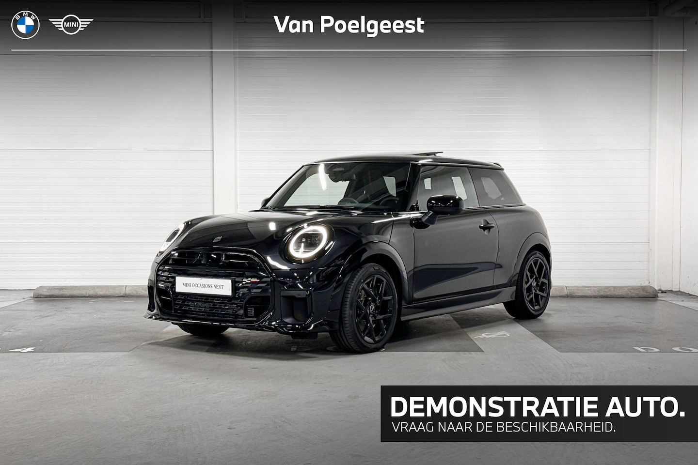 MINI Cooper - C | John Cooper Works Uitvoering | Pakket M | 17" John Cooper Works Sprint Spoke Black - AutoWereld.nl