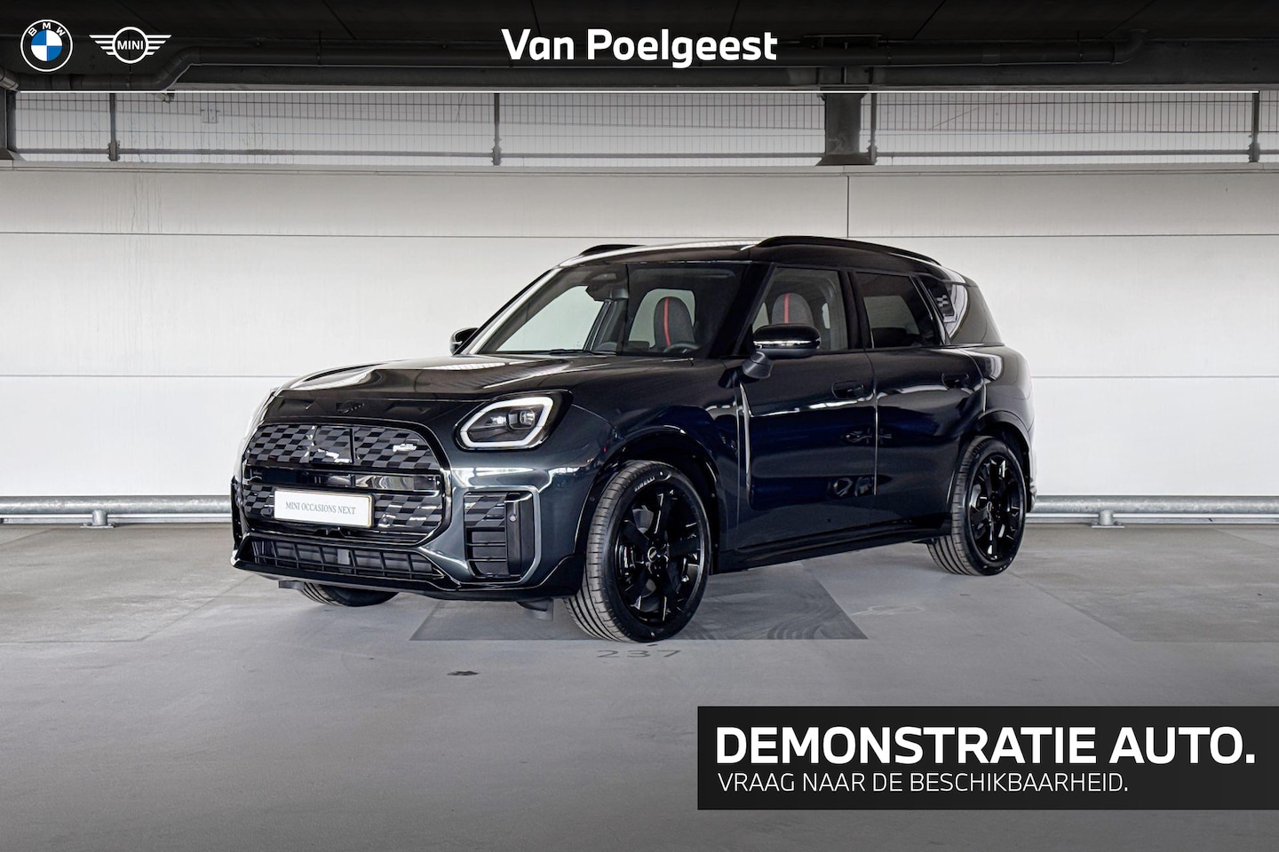 MINI Countryman - Electric E John Cooper Works M 66.5 kWh | Pakket M | Dak en spiegelkappen in Jetblack - AutoWereld.nl