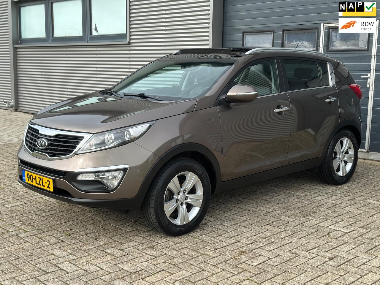 Kia Sportage - 2.0 X-ecutive Plus Pack First Edition NETTE AUTO - PANO - NWE APK - LM VELGEN!! - AutoWereld.nl