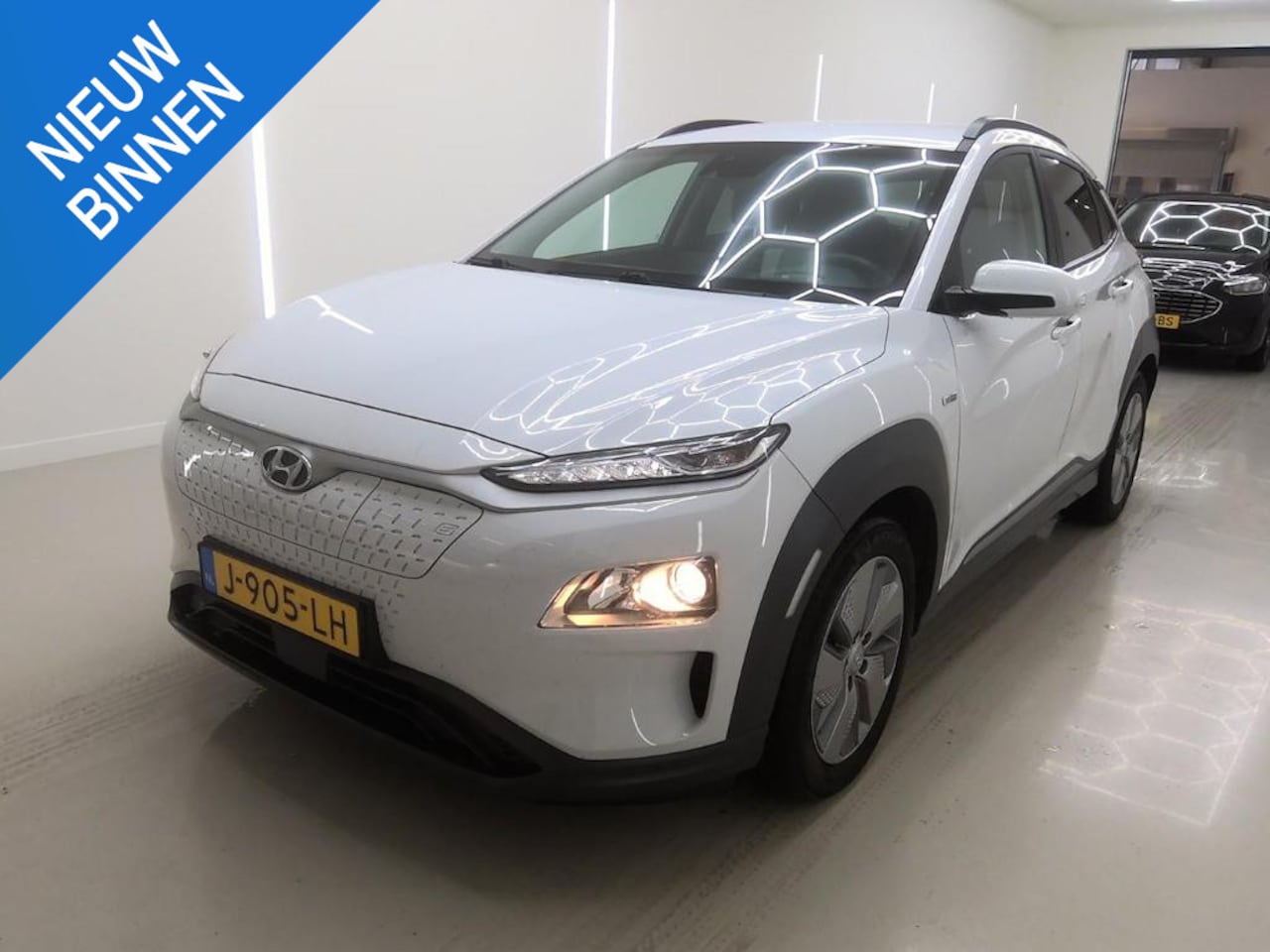 Hyundai Kona Electric - EV FASHION 64 kWh I 3 FASE I 100% SOH I P-CAMERA I APPLE CARPLAY I NAVIGATIE - AutoWereld.nl