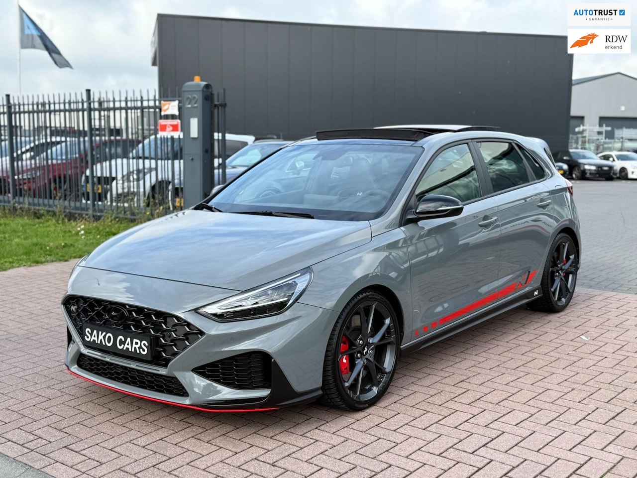 Hyundai i30 - 2.0 Performance 2023 Schaal / Pano /Automaat / Dealer Garantie! Uniek! - AutoWereld.nl