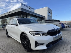 BMW 3-serie - 330e xDrive Sport - Line M sport stuur, Sch/dak, Harman Kardon, memory, leer, etc