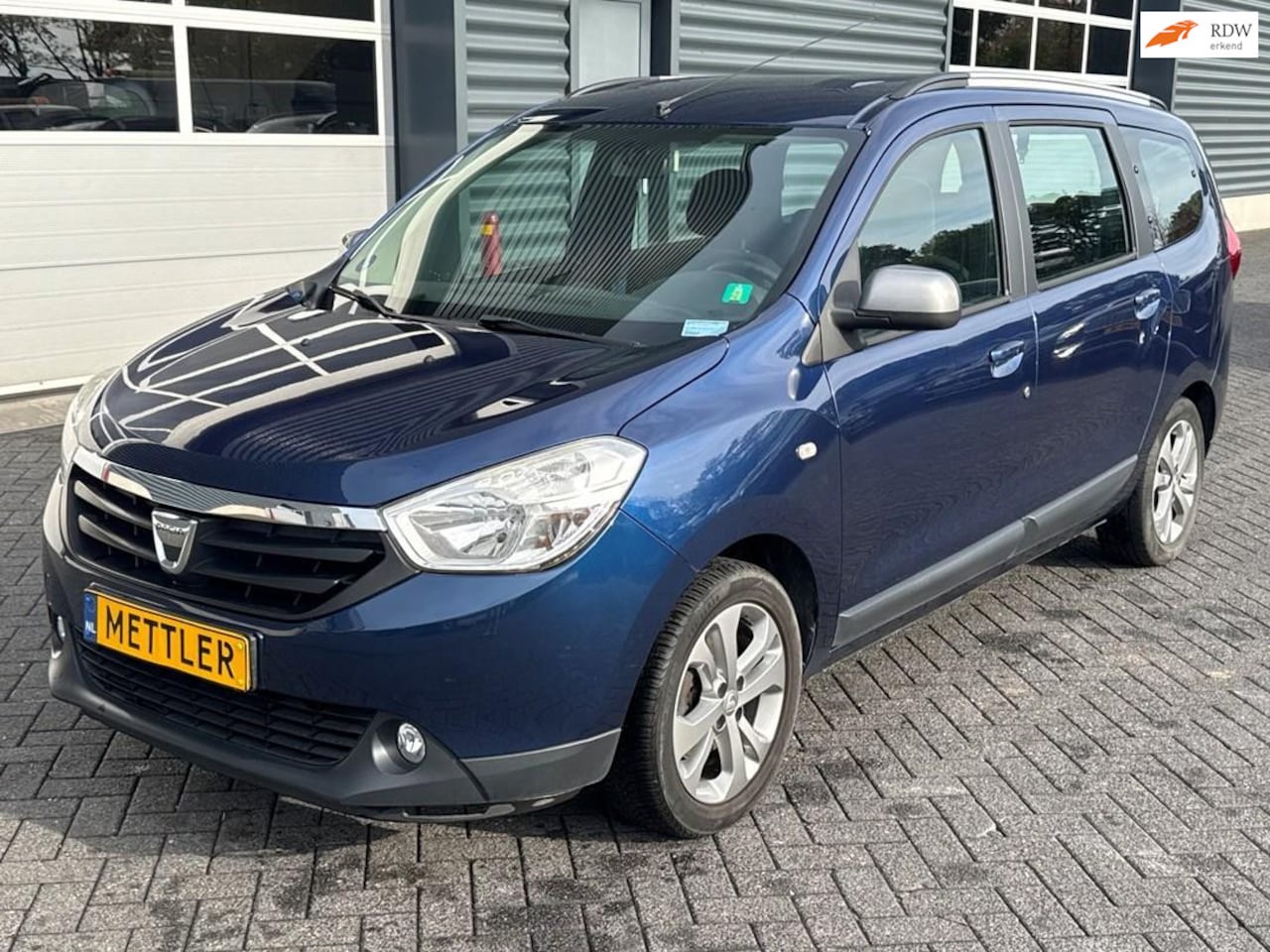 Dacia Lodgy - 1.2 TCe 10th Anniversary 7 persoons, navigatie, clima, trekhaak, cruise control - AutoWereld.nl