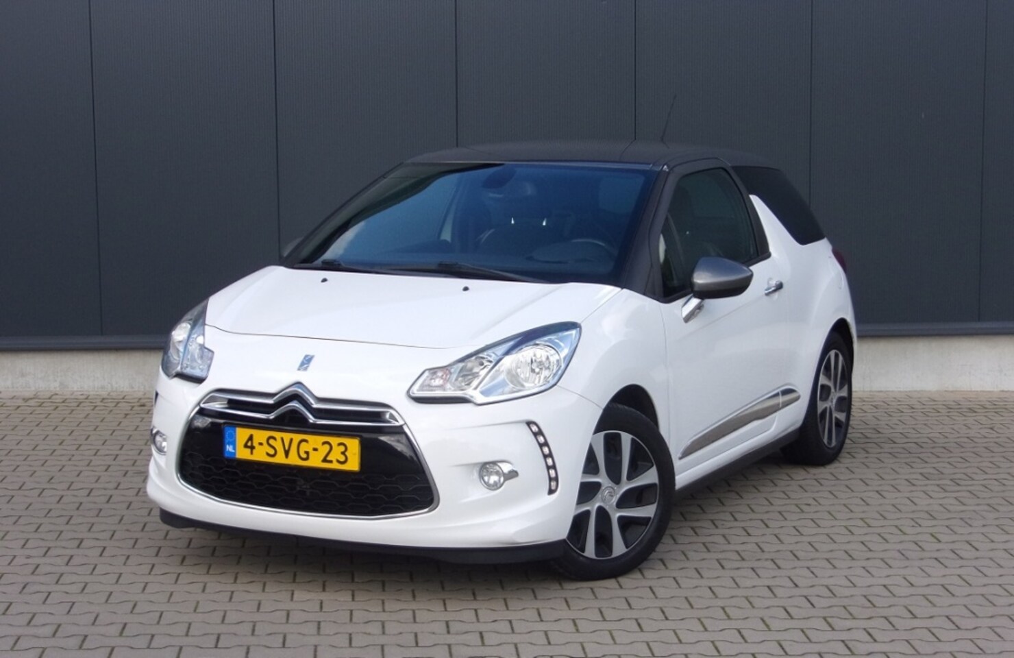 Citroën DS3 - 1.2 VTi So Chic | 1 Eigenaar | 90.000 km | N.A.P | Navigatie | P - AutoWereld.nl