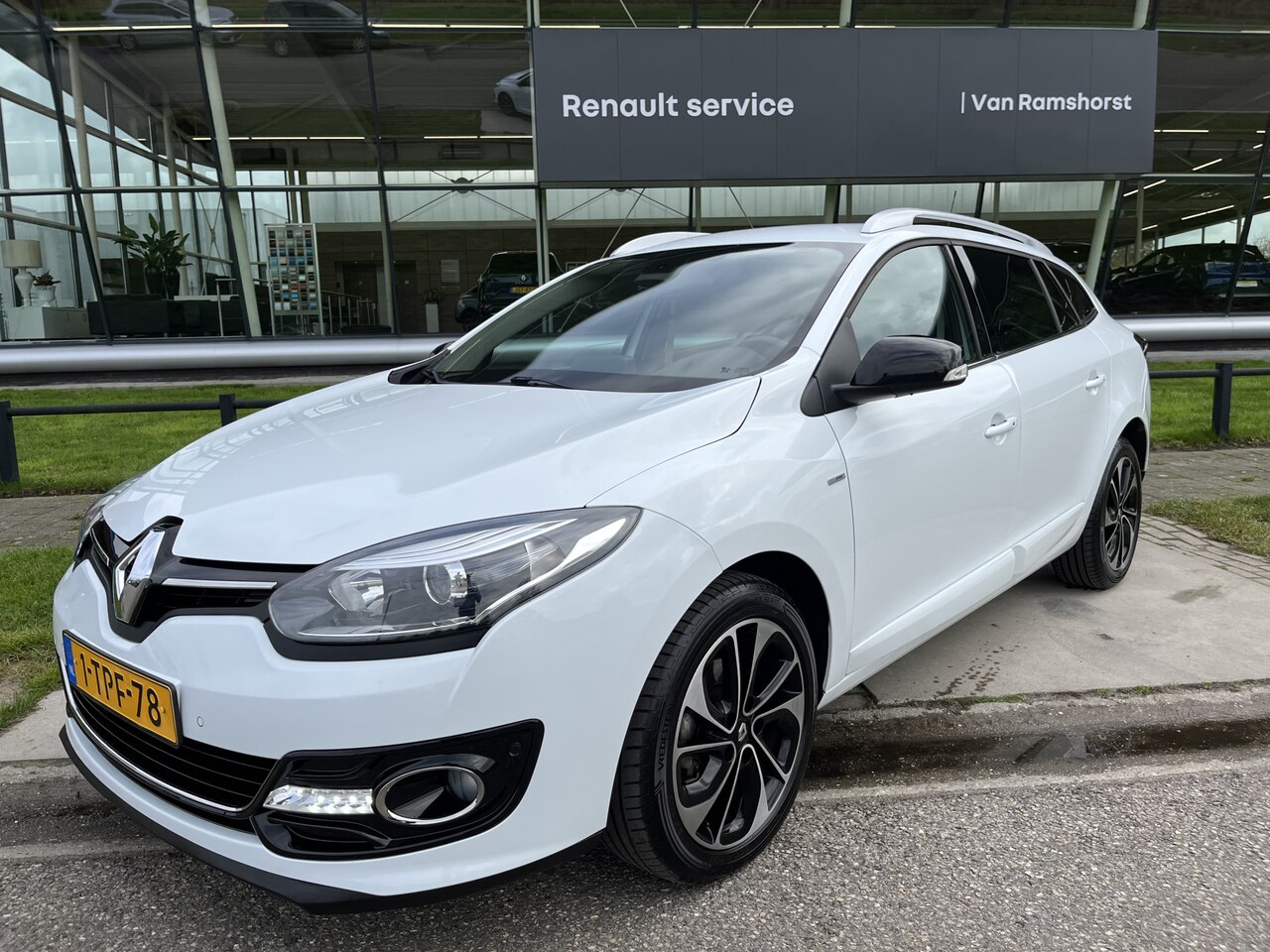 Renault Mégane Estate - 1.2 132 PK TCe Bose / Automaat / Camera / Parkeersensoren V+A / Trekhaak Afneembaar / Clim - AutoWereld.nl