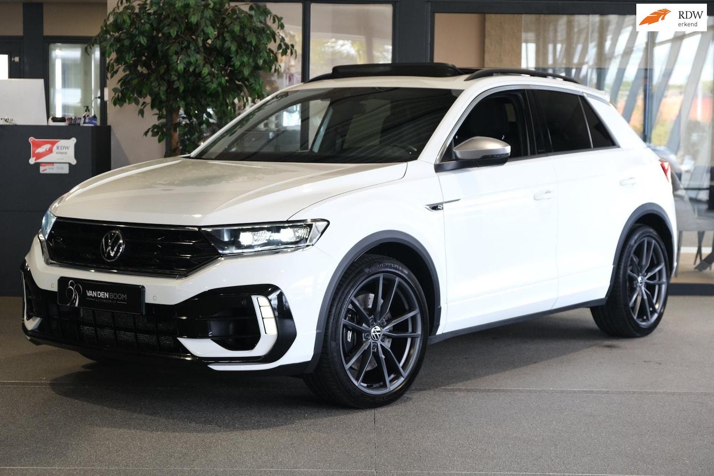 Volkswagen T-Roc - 2.0 TSI 4Motion R 300PK Pano Akra Leder Beats Cam Navi Led - AutoWereld.nl