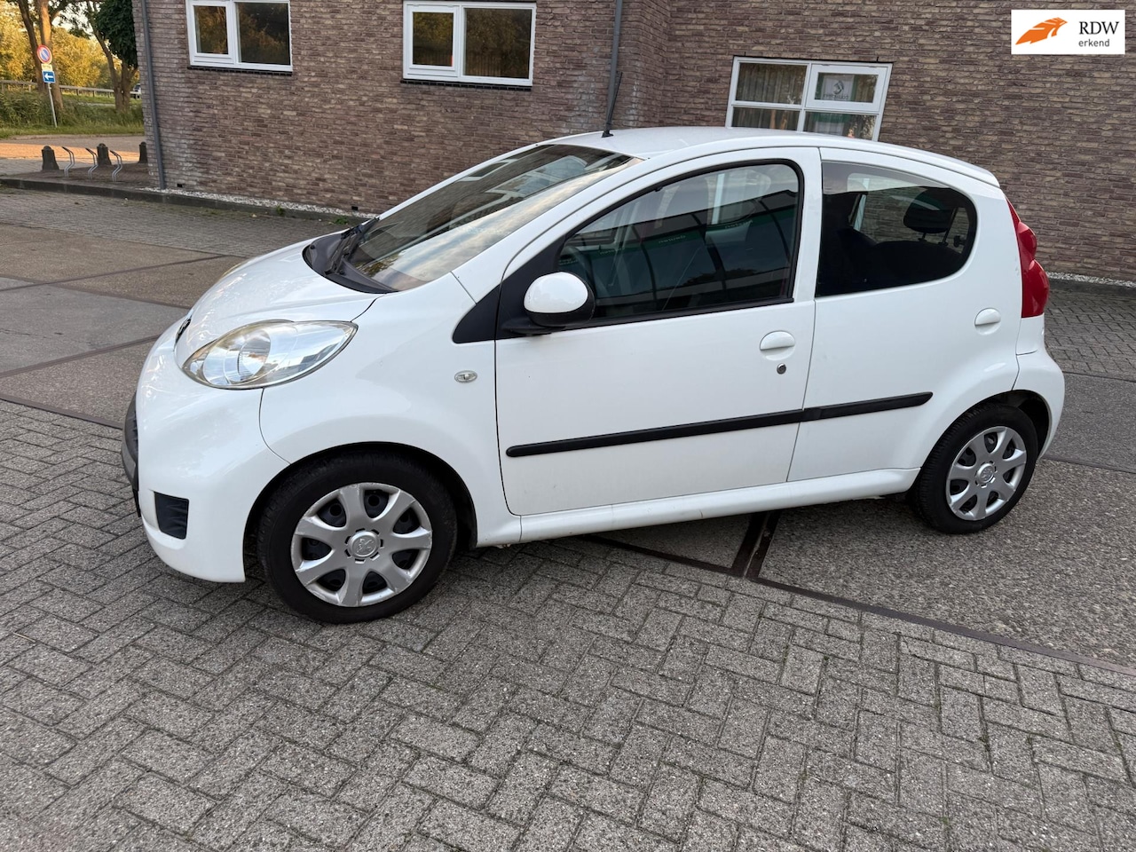 Peugeot 107 - 1.0-12V Millesim 200 1.0-12V Millesim 200 ((( automaat ))) - AutoWereld.nl