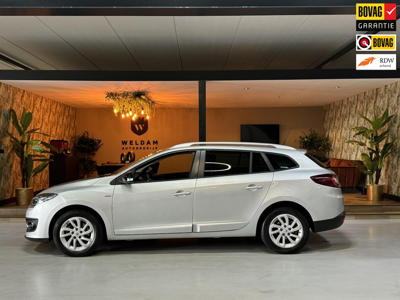 Renault Mégane Estate - 1.2 TCe Limited Facelift Cruise Navi Clima Led Rijklaar - AutoWereld.nl