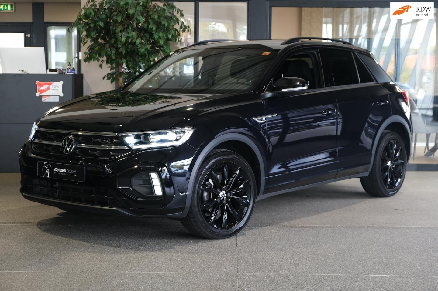 Volkswagen T-Roc - 1.5 TSI 2x R-Line DSG Black IQ Led Navi Cam ACC - AutoWereld.nl