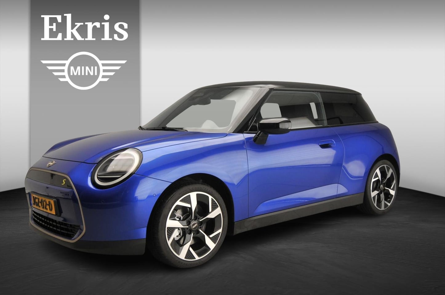 MINI Mini-Electric - 3-deurs Cooper SE Favoured / Panoramadak / Head-up / Park assist / JCW Stoelen / LED / Alu - AutoWereld.nl
