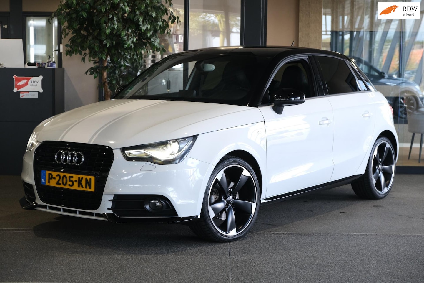 Audi A1 Sportback - 1.4 TFSI S-Line Leder Kuipstoel Xenon Cruise Led Pdc - AutoWereld.nl