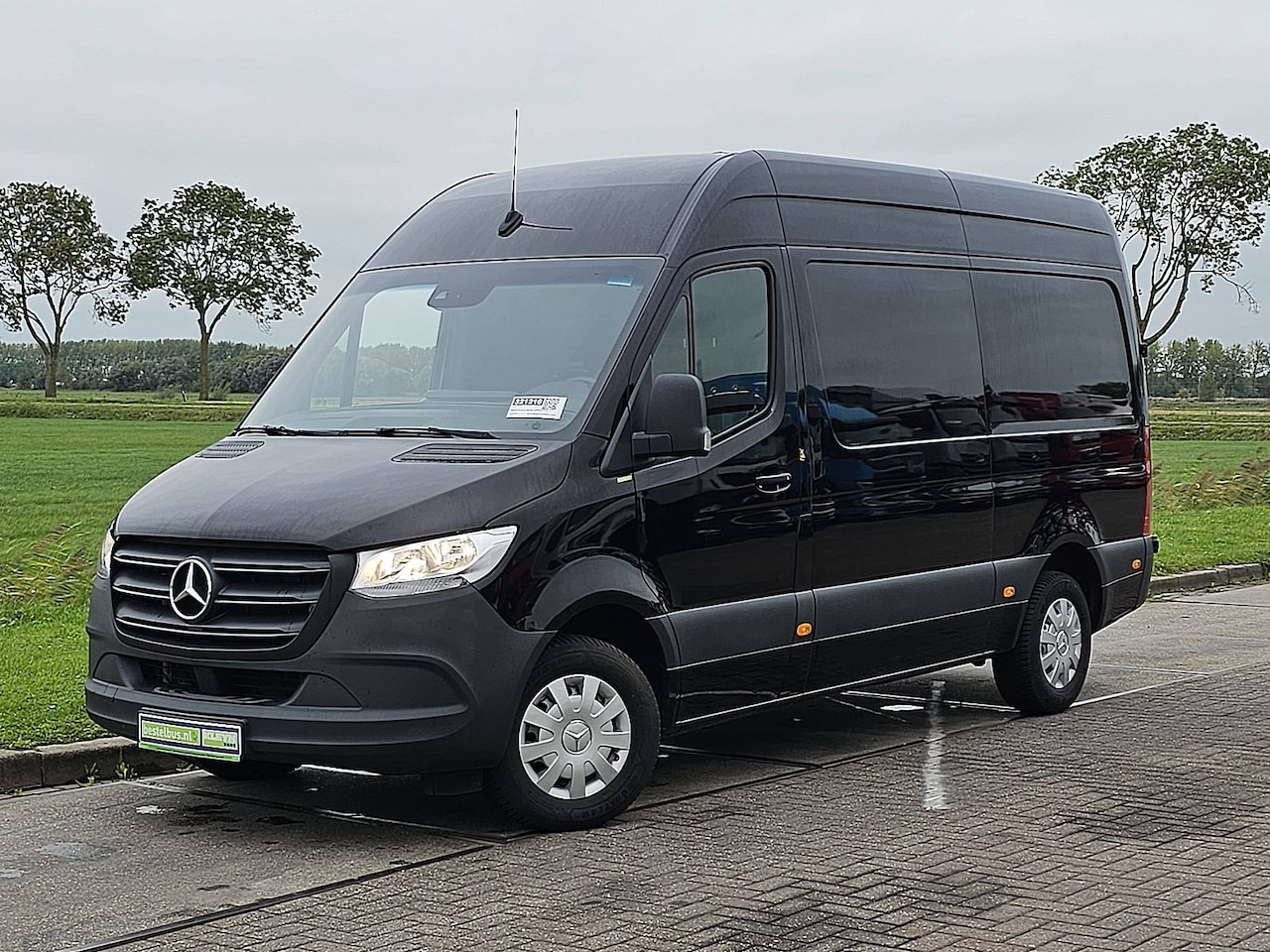 Mercedes-Benz Sprinter - 317 L2H2 RWD 3.5t-Trekhaak Airco Navi Mbux 170 PK Euro6 - AutoWereld.nl