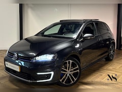 Volkswagen Golf - 1.4 TSI GTE PANO CAM