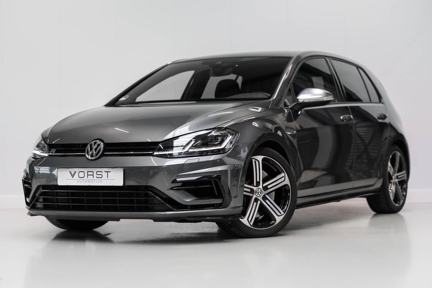 Volkswagen Golf - 2.0 TSI 4Motion R Dsg Stoelverwarming - AutoWereld.nl