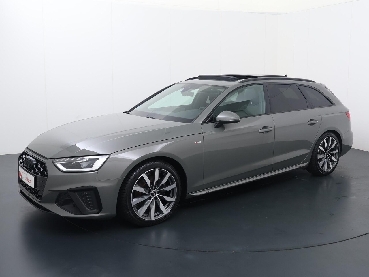 Audi A4 Avant - 35 TFSI S edition Competition | 150 PK | Trekhaak wegklapbaar | Panoramadak | Navigatiesys - AutoWereld.nl