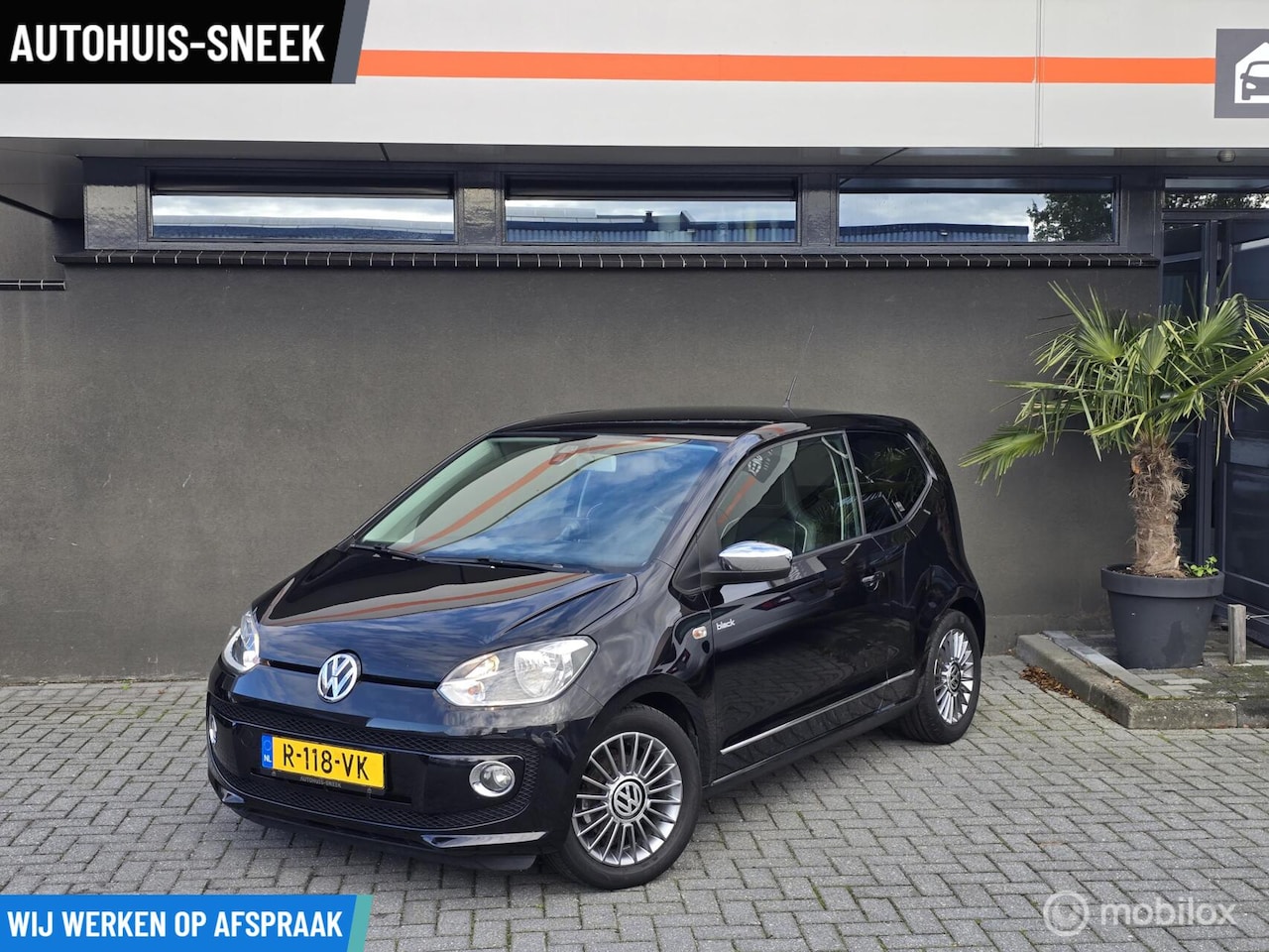 Volkswagen Up! - 1.0 high up! BlueMotion | Navi | Airco | Leer - AutoWereld.nl