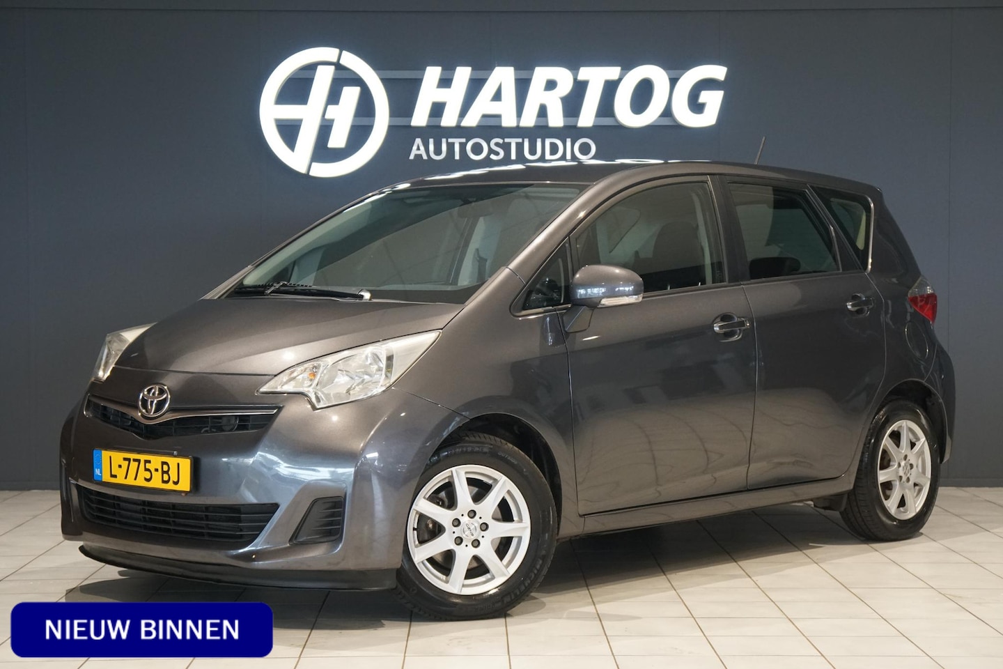 Toyota Verso S - 1.3 VVT-i Comfort Plus + CAMERA / TREKHAAK - AutoWereld.nl