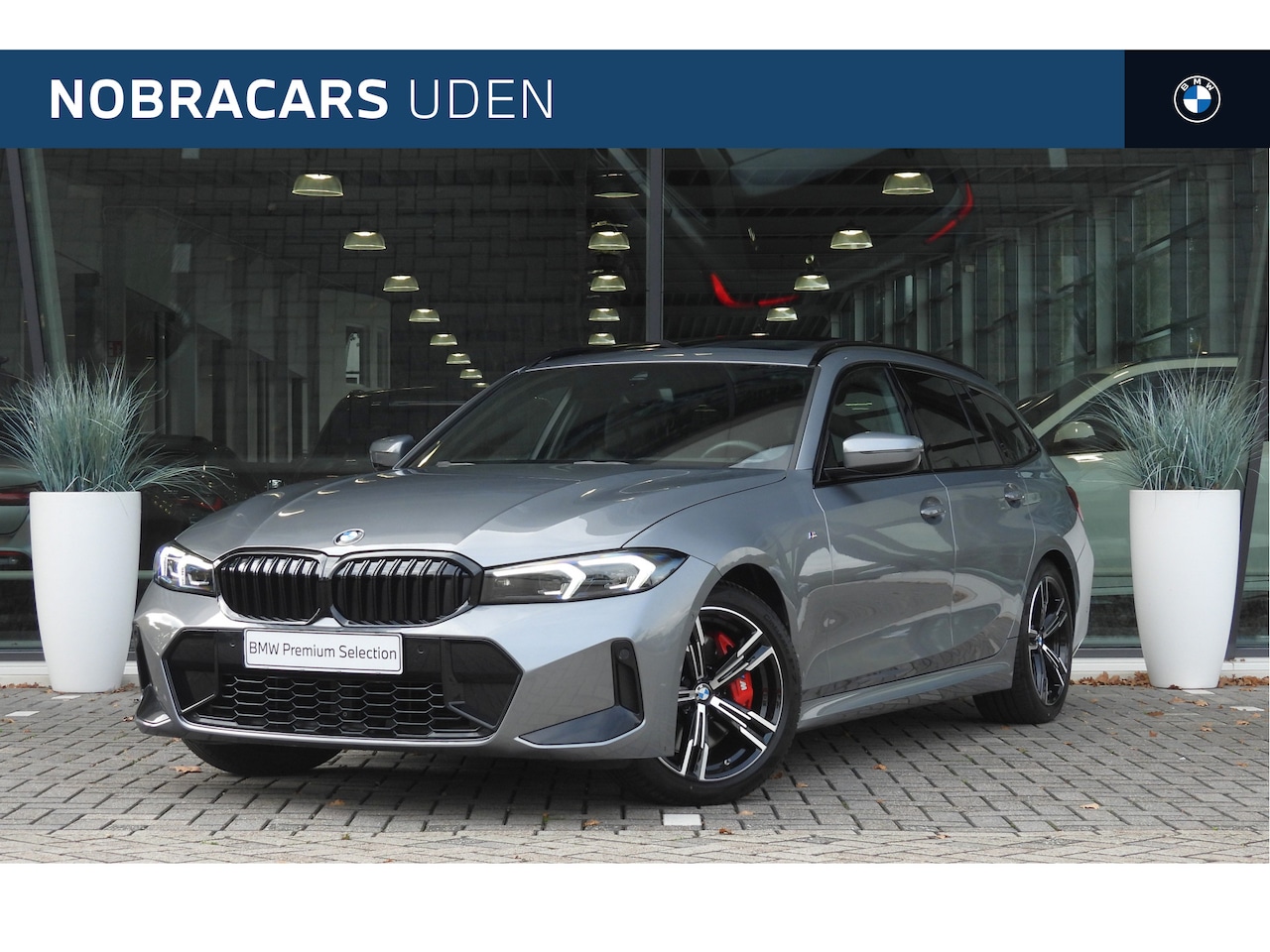 BMW 3-serie Touring - 330i M Sport Automaat / Panoramadak / Sportstoelen / Achteruitrijcamera / Adaptieve LED / - AutoWereld.nl