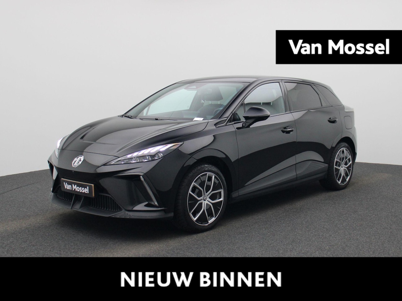 MG 4 - luxery AUTOMAAT | CAMERA | NAVIGATIE | APPLE CARPLAY | HALF STOF-LEDEREN BEKLEDING | WINTE - AutoWereld.nl