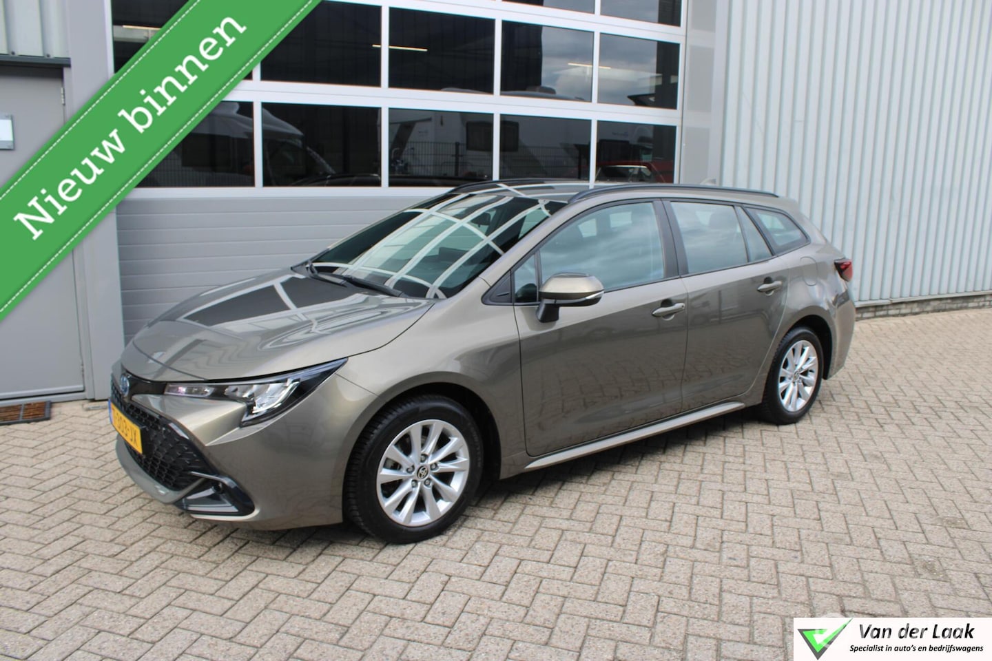 Toyota Corolla Touring Sports - Hybrid 140 Active 1e Eig | NL Auto | Boekjes. - AutoWereld.nl