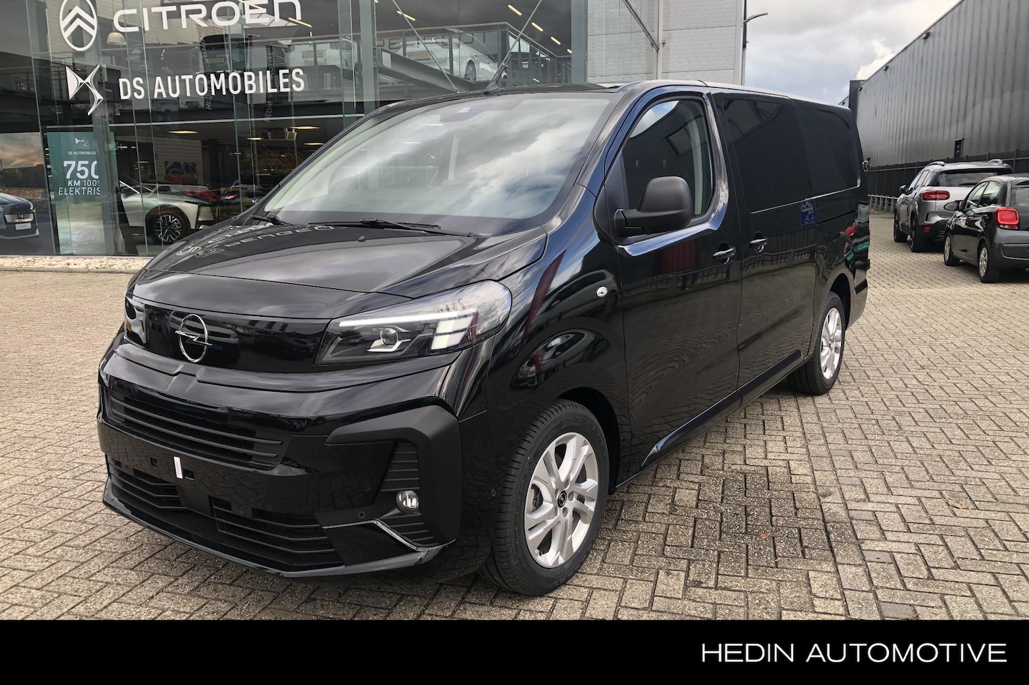Opel Vivaro - 2.0 Diesel 180 S&S L3 DC | Leder | L+R Zijschuifdeur | Trekhaak | Stuur & Stoel verwarming - AutoWereld.nl