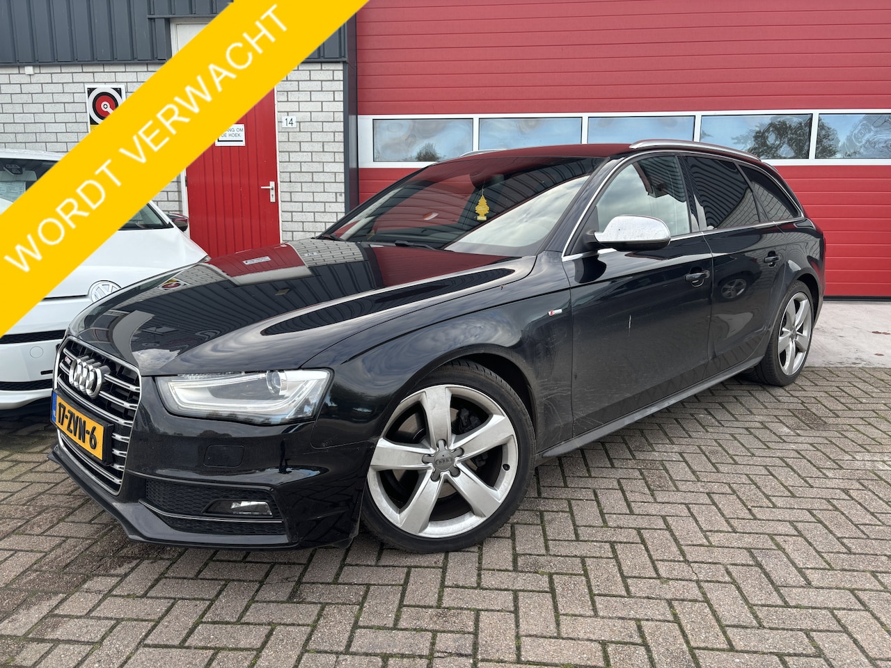 Audi A4 Avant - 1.8 TFSI S Edition TREKHAAK / XENON / CARPLAY / NAVI / PDC / BLUETOOTH / CRUISE / NL-AUTO - AutoWereld.nl