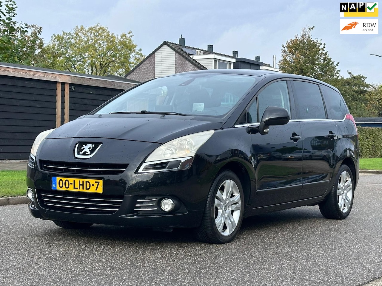 Peugeot 5008 - 1.6 THP Blue Lease Executive 7p. Navigatie*Pano*Cruise*Clima*Trekhaak*NAP*LM velgen*Parkee - AutoWereld.nl