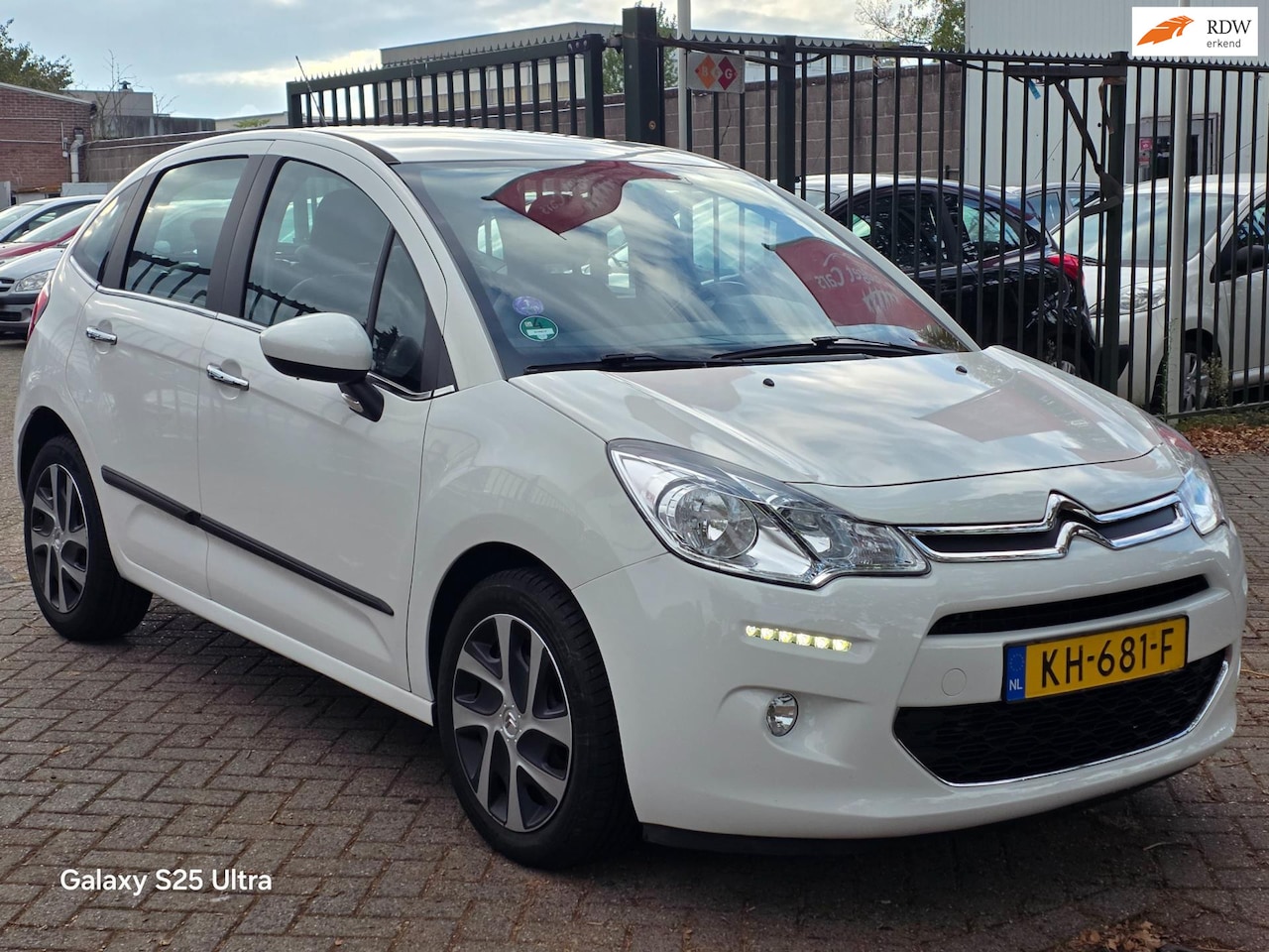 Citroën C3 - 1.2 PureTech Selection 2e eigenaar dealer onderhouden airco cruis control cv op afs - AutoWereld.nl