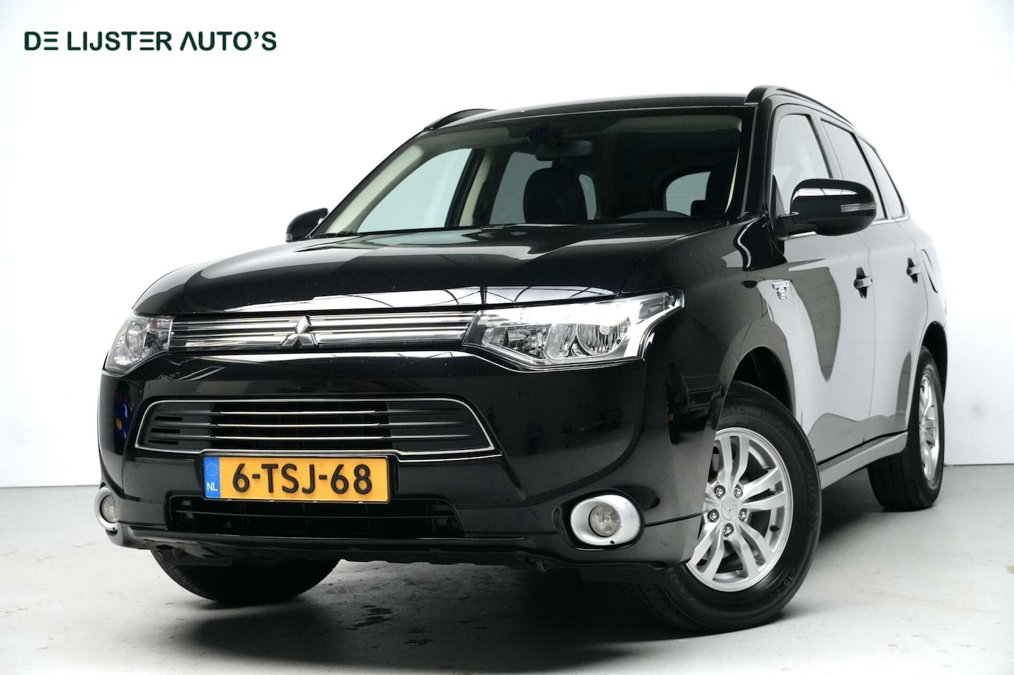 Mitsubishi Outlander - 2.0 PHEV Business Edition | Cruise | Bluetooth | Camera | Climate | Trekhaak | Keyless | - AutoWereld.nl