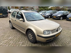 Volkswagen Golf - 1.6-16V Trendline - MOTORSTORING