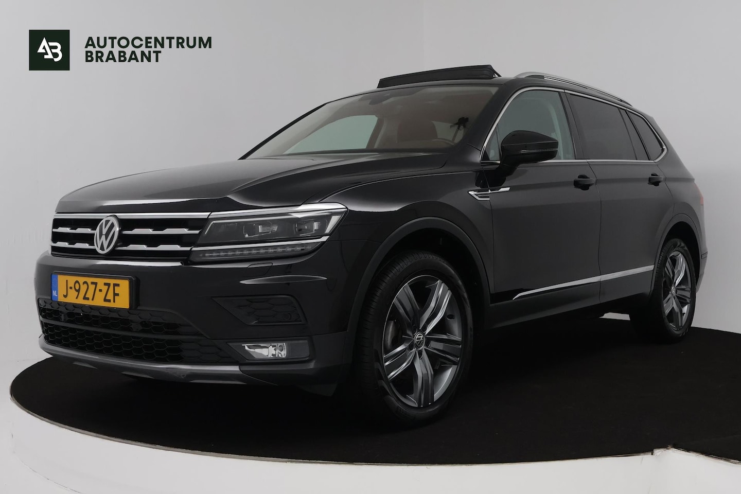 Volkswagen Tiguan Allspace - 1.5 TSI Comfortline Business 7p. (PANORAMADAK, DIGITALE COCKPIT, CAMERA, AUTOMAAT) - AutoWereld.nl