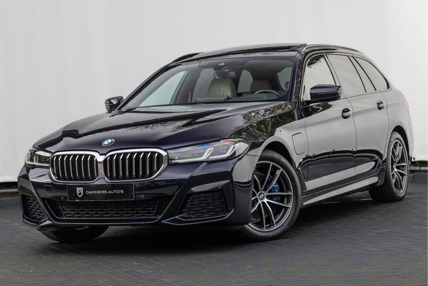 BMW 5-serie Touring - 530e xDrive Business Edition Plus Pano Comfortstoelen M-pakket - AutoWereld.nl