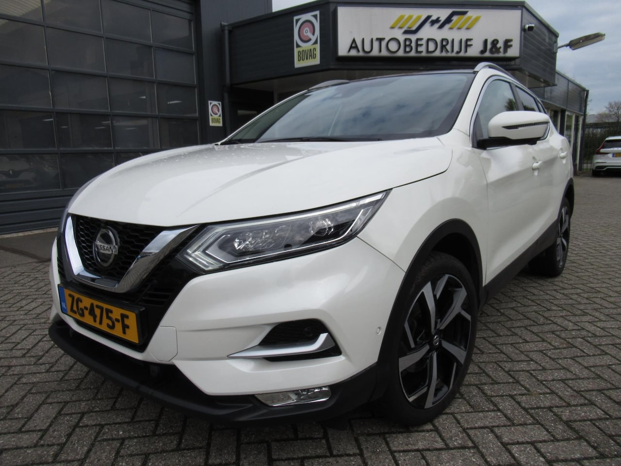 Nissan Qashqai - 1.2 Tekna 1e Eig / PANO / NAV / PDC 2x / Stoelverw. / 360 Camera - AutoWereld.nl