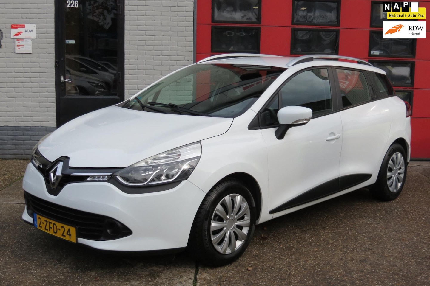 Renault Clio Estate - 0.9 TCe Expression 0.9 TCe Expression ,NAVI ,AIRCO, TREKHAAK - AutoWereld.nl