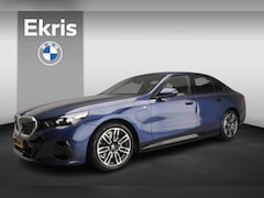 BMW 5-serie - Sedan 530e | M-Sportpakket | LED | Navigatie | Trekhaak | Active cruise | Keyles go | DAB