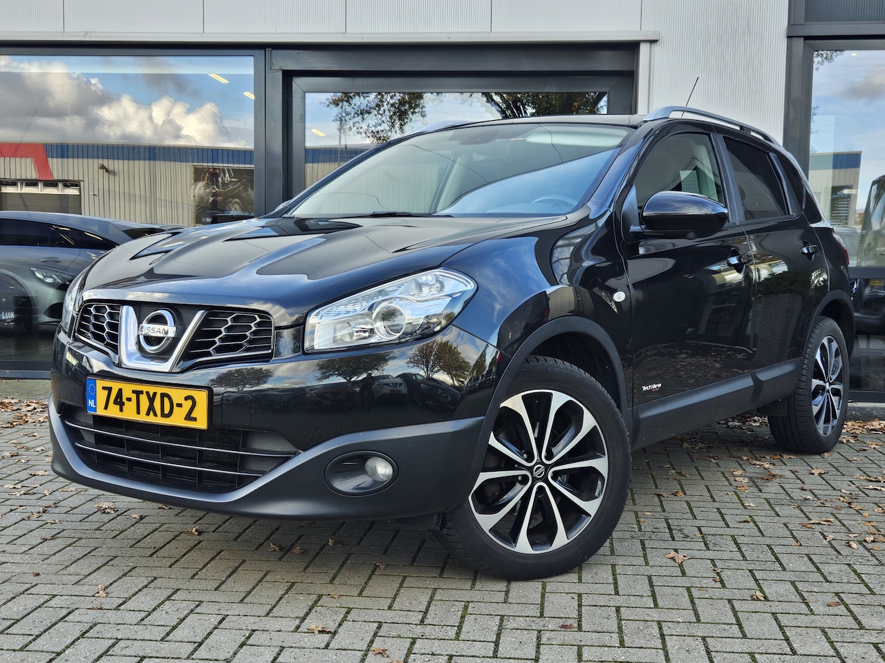 Nissan Qashqai - 1.6 Tech View + PANO DAK + ALCANTARA LEER + 360 CAMERA + NAVI - AutoWereld.nl