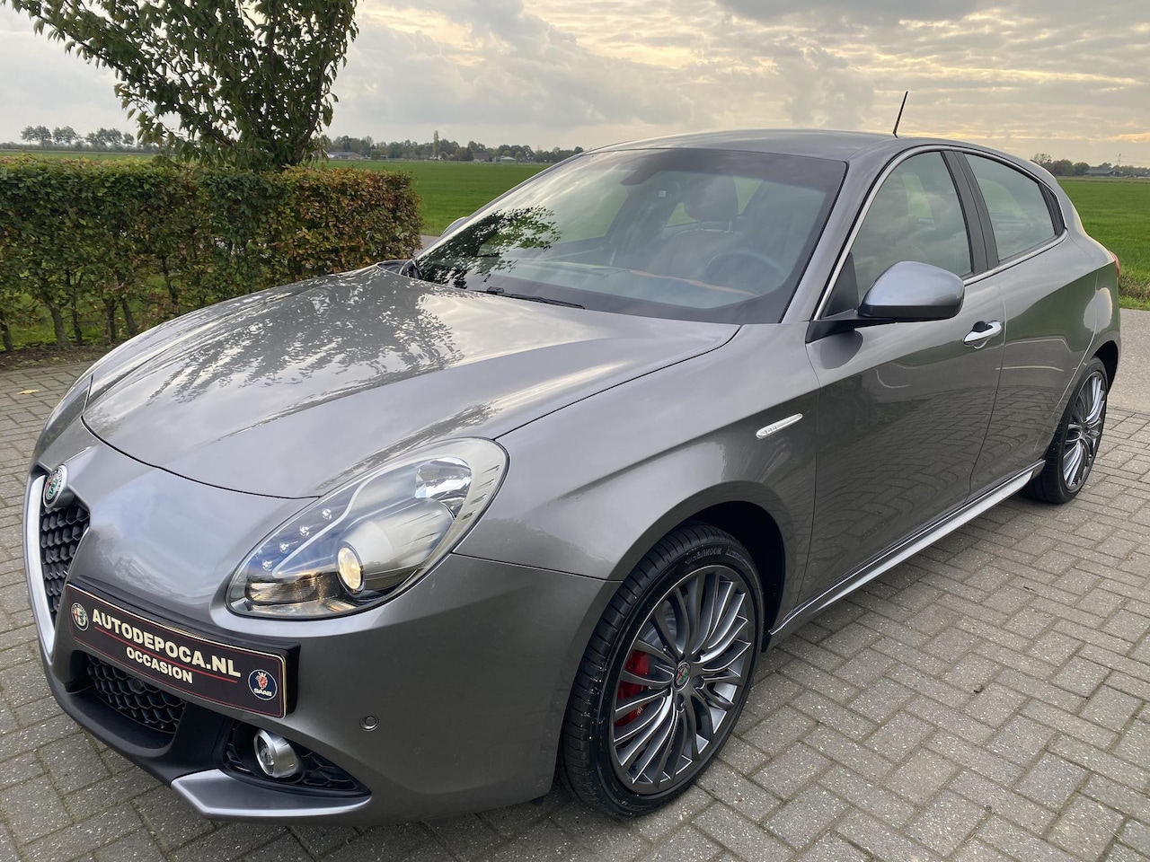 Alfa Romeo Giulietta - 1.4 Turbo MultiAir Super 170 PK Lederen interieur Trekhaak Navigatie - AutoWereld.nl