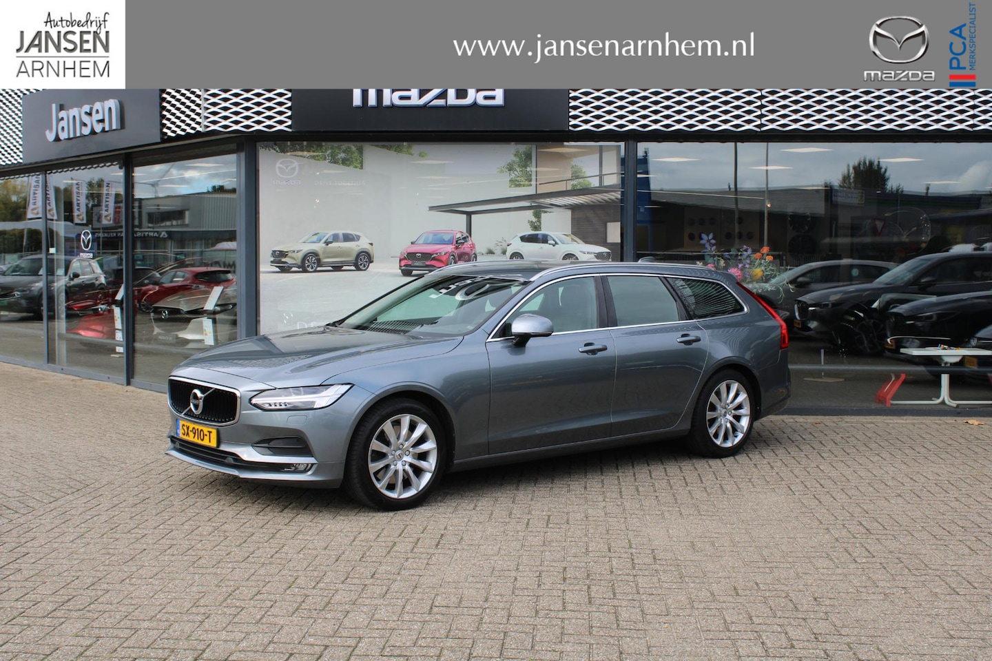 Volvo V90 - 2.0 T4 Momentum 2.0 T4 Momentum , Automaat, Leder, Trekhaak, Dakrails, Navi, Stoel/Stuurverwarming, Camera - AutoWereld.nl