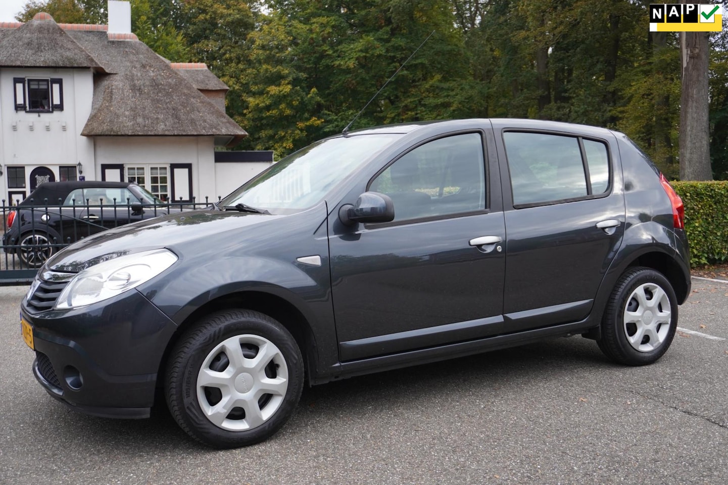 Dacia Sandero - 1.2 Lauréate Airco Stuurbekrachtiging - AutoWereld.nl