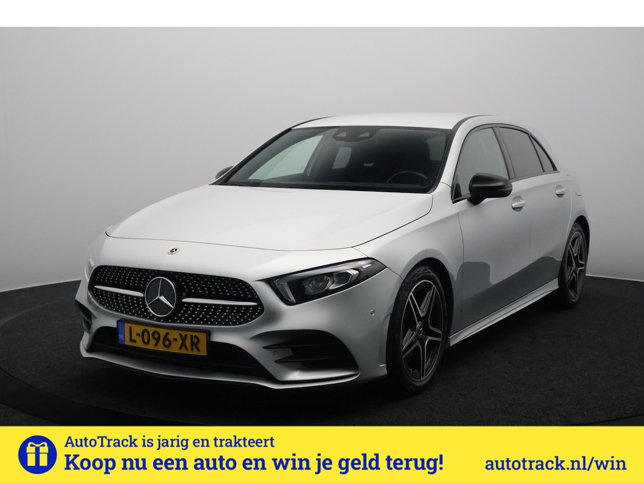 Mercedes-Benz A-klasse - 180 Business Solution AMG | 22000 KM | Sfeerverlichting | Camera | Carplay&Android - AutoWereld.nl