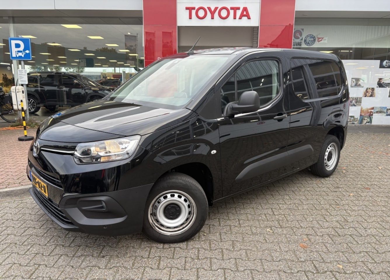 Toyota ProAce City - 1.5 D-4D Live | Parkeersensoren v/a | CarPlay - AutoWereld.nl