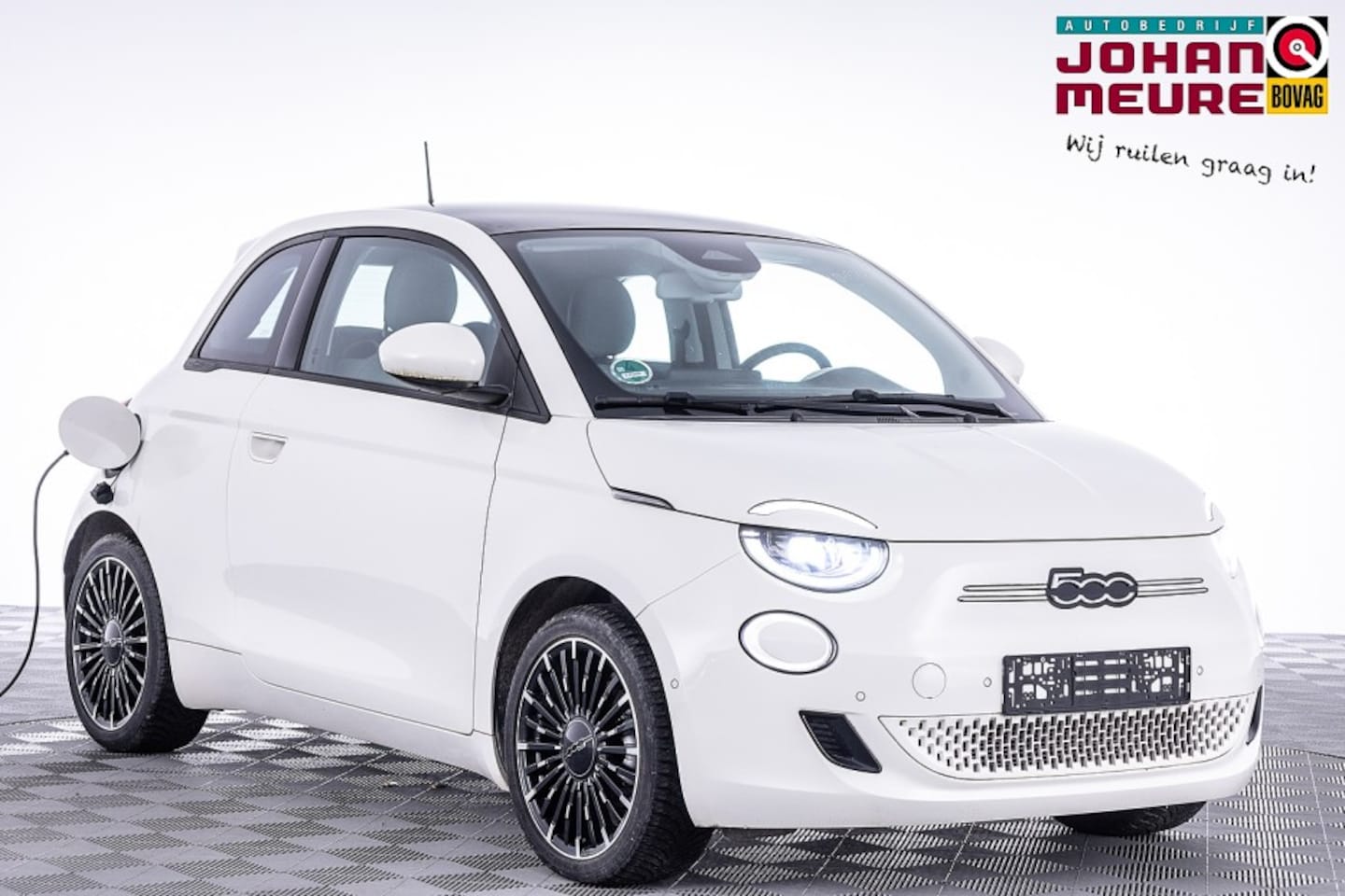 Fiat 500e - Icon 42 kWh | PANORAMADAK | Full LED | 17 Inch | NAVI | ECC | KEYLESS - AutoWereld.nl